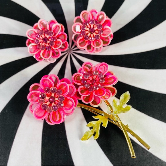 Authentic 1960s vintage cellophane, Posey clip earrings and brooch - Picture 6 of 8